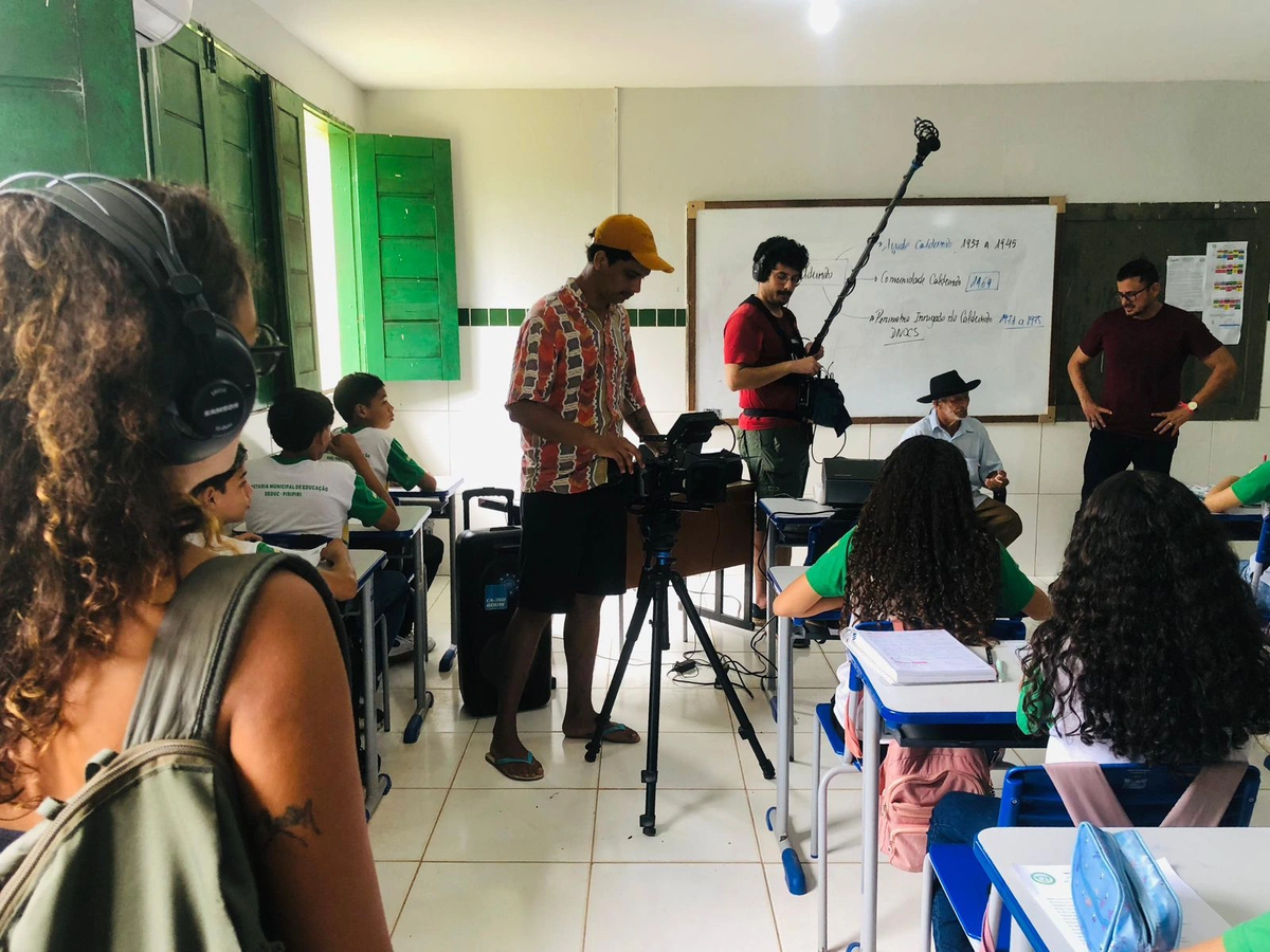 Weslley Oliveira e Fabrício Campos durante atividade em sala de aula