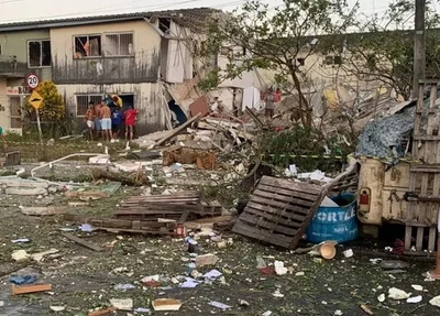 A explosão aconteceu após vazamento de botijão de gás de cozinha em um dos apartamentos.