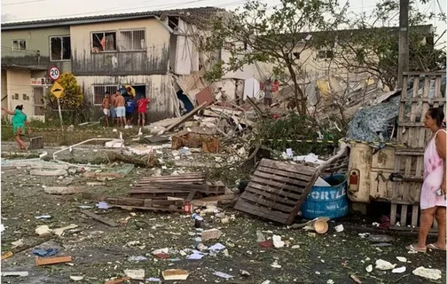 A explosão aconteceu após vazamento de botijão de gás de cozinha em um dos apartamentos.