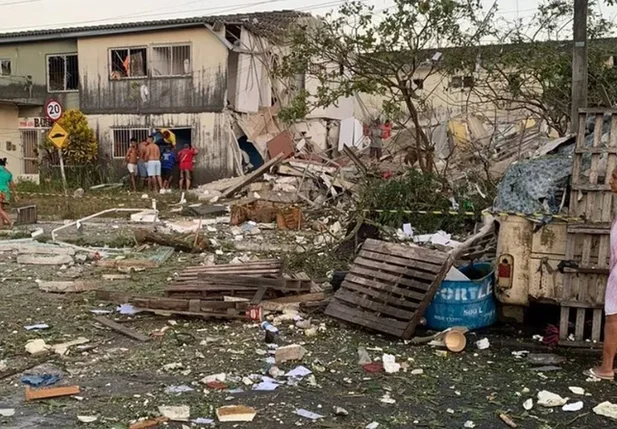 A explosão aconteceu após vazamento de botijão de gás de cozinha em um dos apartamentos.