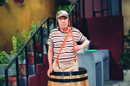 Chaves' é um seriado de televisão mexicano criado, dirigido e estrelado por Roberto Gómez Bolaños