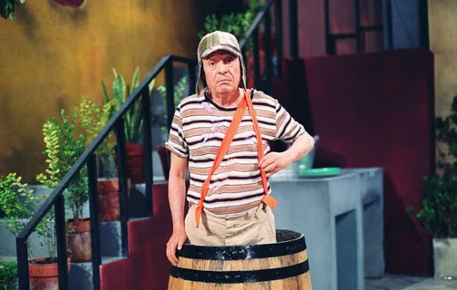 Chaves' é um seriado de televisão mexicano criado, dirigido e estrelado por Roberto Gómez Bolaños