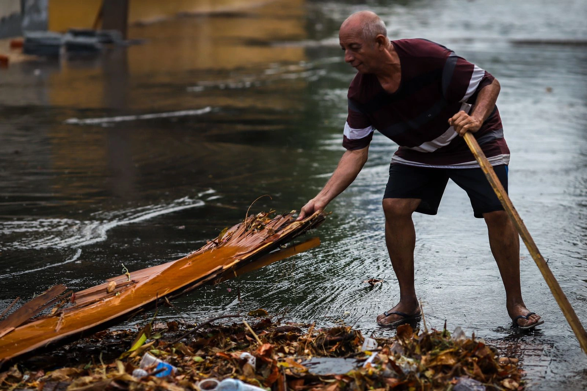 Chuva rápida alagou diversas regiões da cidade