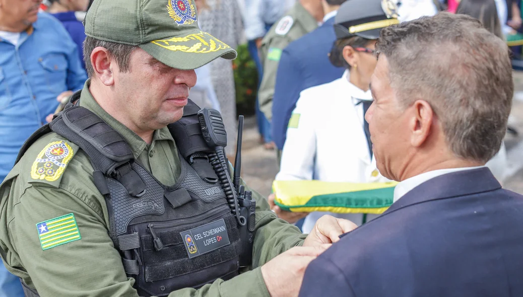 Comandante Geral entregan medalha de amigo da Polícia