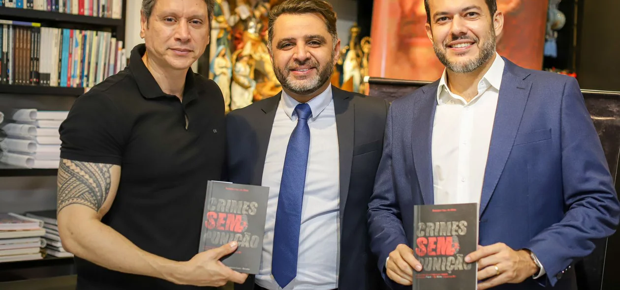 Delegados Higgo Martins e Anchieta Nery prestigiaram o lançamento do livro