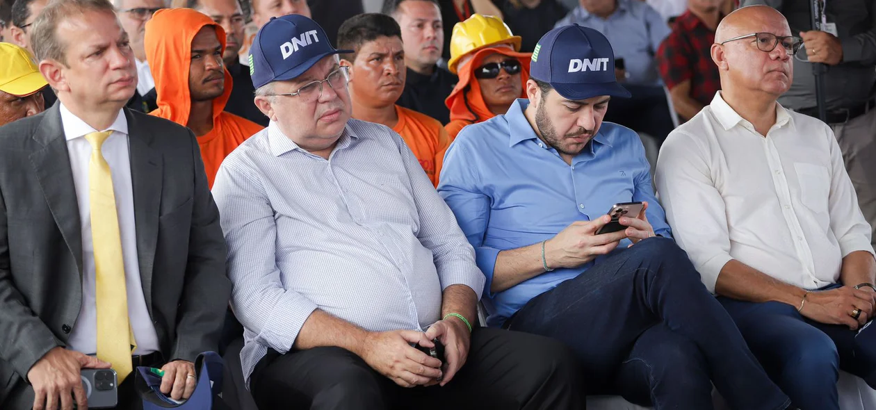 Deputados presentes na solenidade