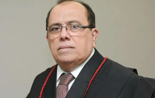 Desembargador aposentado Carlos Rodrigues Feitosa