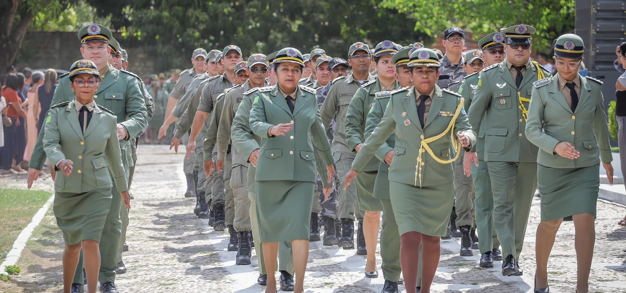 Desfile alusivo ao Dia da bandeira