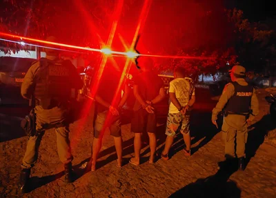 Durante a abordagem, equipes do 12º BPM prenderam três homens, sendo dois piauienses e um natural do Maranhão