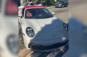 Durante a operação foi apreendido um Porsche e armas.