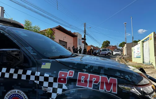 Equipes do 8º BPM no local do crime