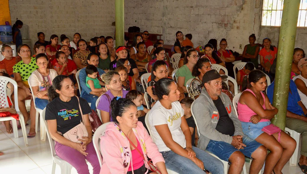 Famílias receberam o alimento