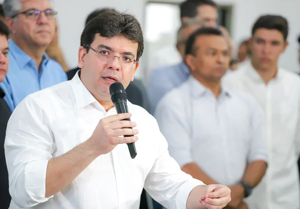 Governador Rafael Fonteles durante sua fala