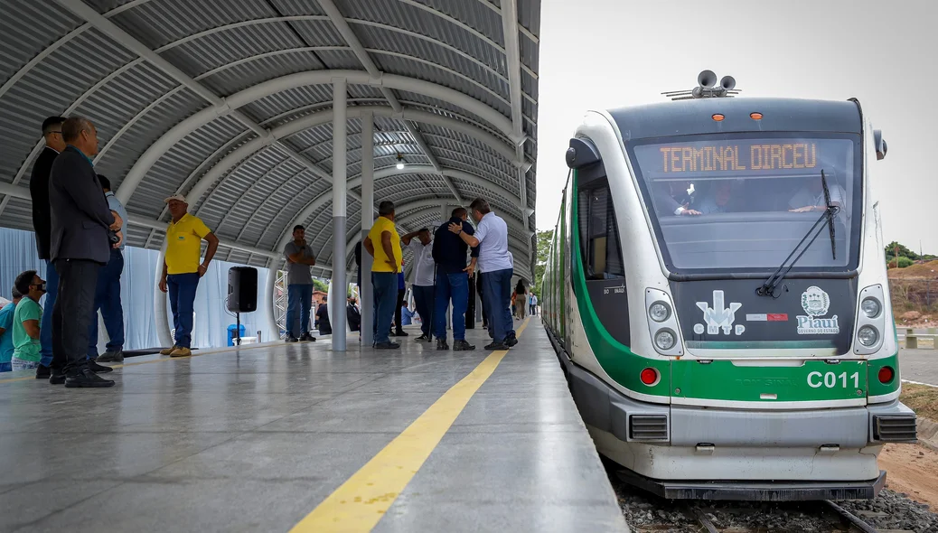 Governo do Piauí inaugurou nesta terça a nova estação de metrô