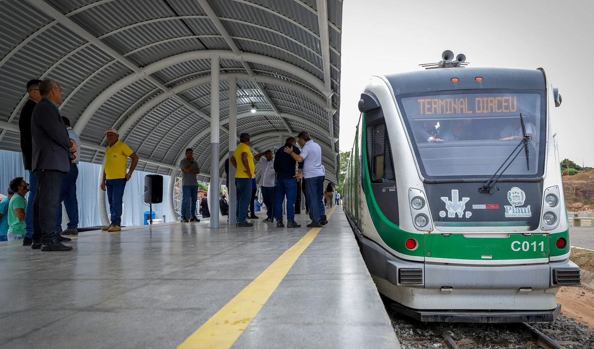 Governo do Piauí inaugurou nesta terça a nova estação de metrô