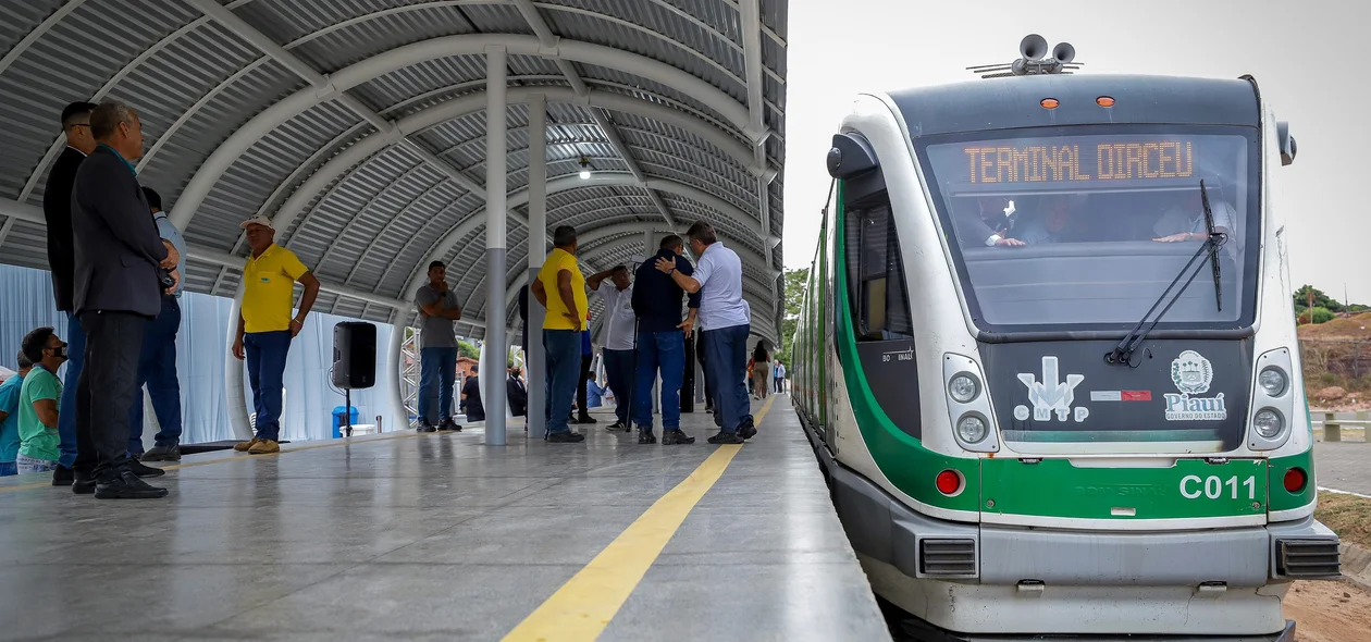 Governo do Piauí inaugurou nesta terça a nova estação de metrô