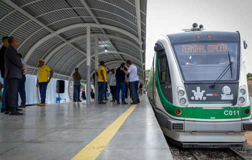 Governo do Piauí inaugurou nesta terça a nova estação de metrô