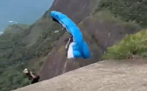 Homem cai da Pedra Bonita no RJ