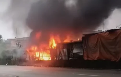 Incêndio atinge três moradias em São Paulo