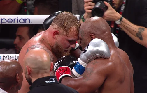 Jake Paul e Mike Tyson se enfrentaram na madrugada deste sábado