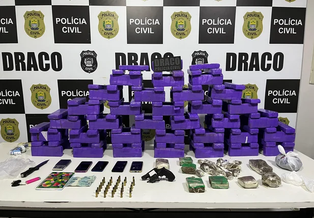 Mais de 140 tabletes de maconha foram apreendidos pelo DRACO