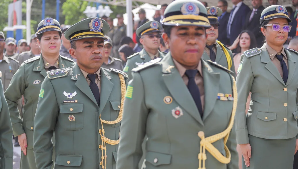 Militares durante desfile