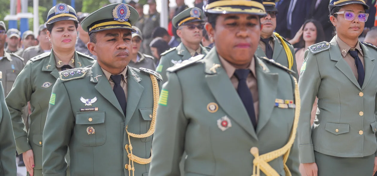 Militares durante desfile