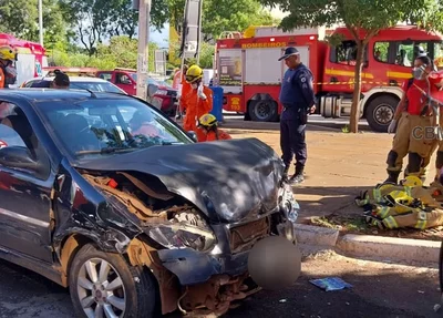 Motorista sofre parada cardíaca e colide contra 5 carros