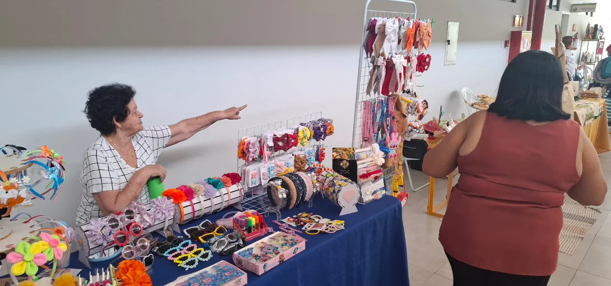 Movimentação nos stands da Oxente Feirinha