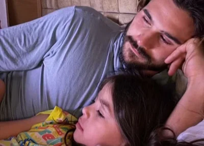 Nicolas e Zoe aparecem juntos, em um "momento família"