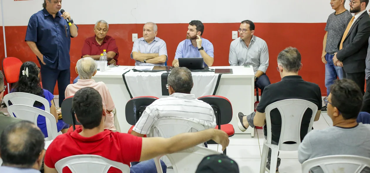 Novo vice-presidente do River, Júlio Arcoverde, discursando