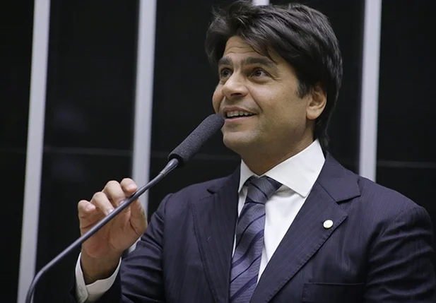 O Deputado Pedro Paulo apresentou o texto da PEC