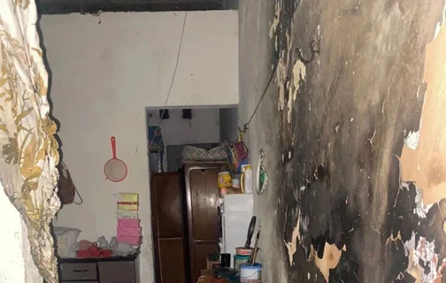 O homem trancou as pessoas e o cachorro na casa e incendiou um colchão