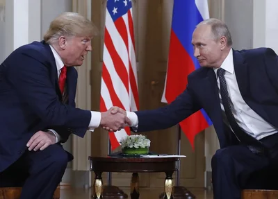 O presidente dos EUA, Donald Trump e o presidente russo, Vladimir Putin, no Palácio Presidencial em Helsinque.