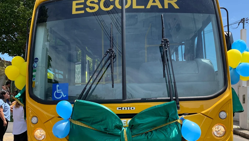 Ônibus escolar