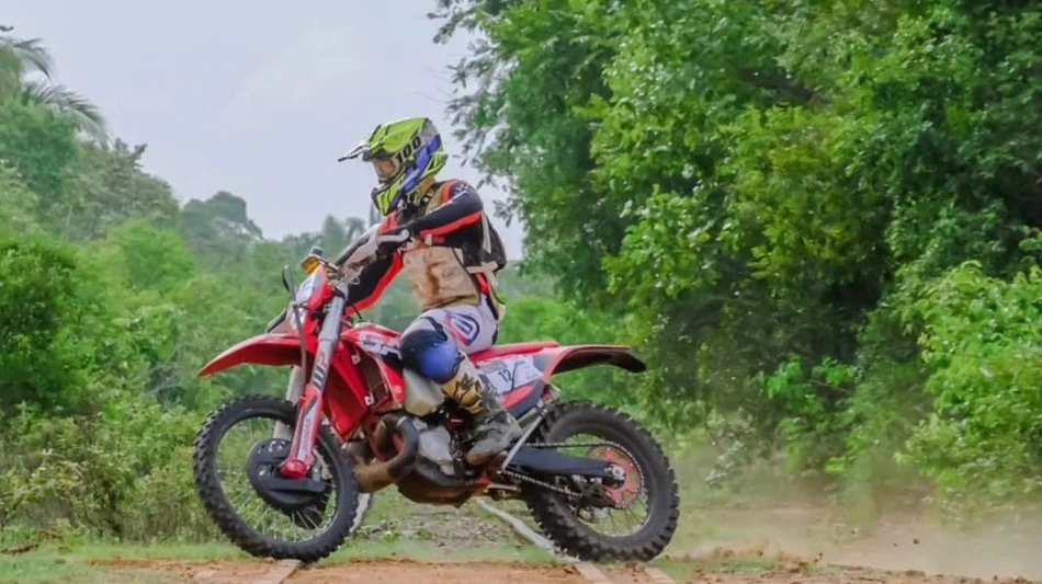 Piloto de Enduro de Regularidade