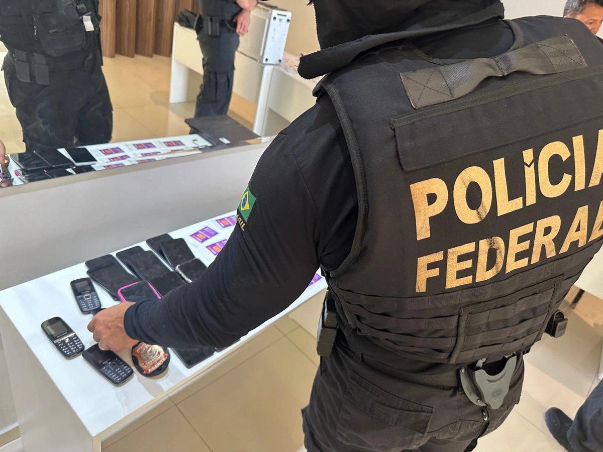 Polícia Federal durante a Operação Bazófila