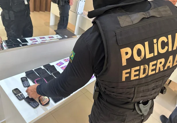 Polícia Federal durante a Operação Bazófila