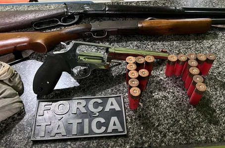 Polícia Militar apreende armas e munições em residência de Simplício Mendes