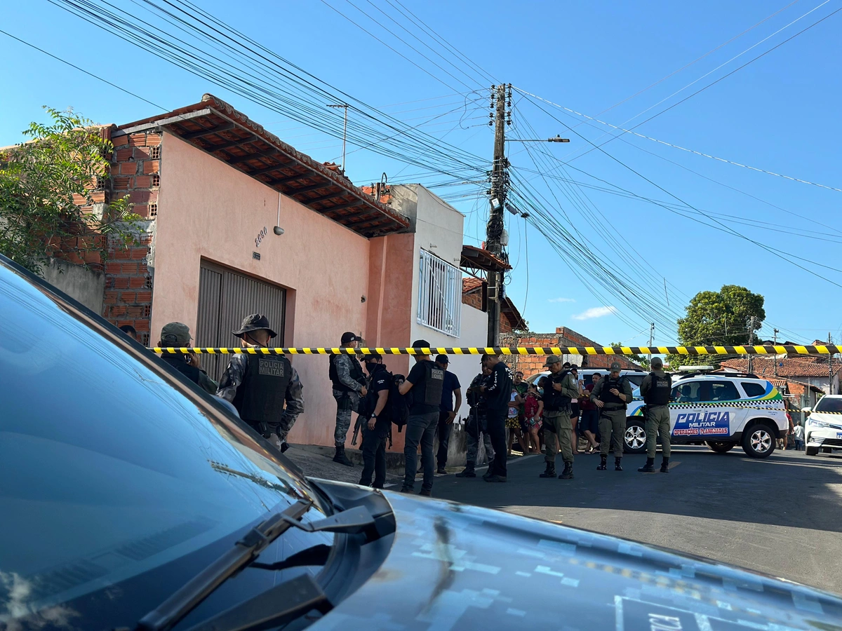 Policiais isolaram a área do crime no Monte Horebe