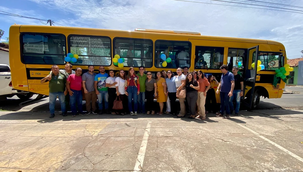 Prefeitura de Esperantina amplia frota escolar com novo ônibus adaptado