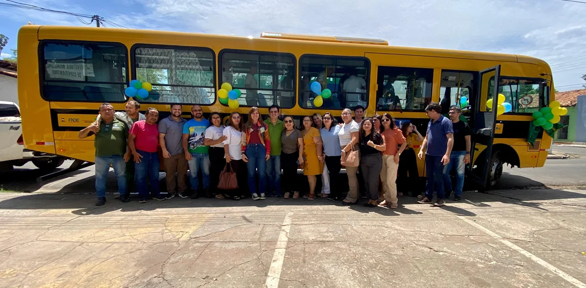 Prefeitura de Esperantina amplia frota escolar com novo ônibus adaptado