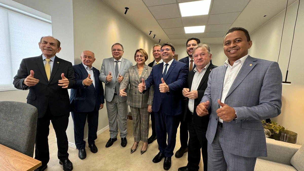 Reunião com o governador Rafael Fonteles e com a bancada piauiense de deputados federais, em Brasília, na manhã desta quinta-feira (07)