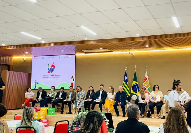 Secretaria Municipal de Assistência Social de Esperantina participa de seminário