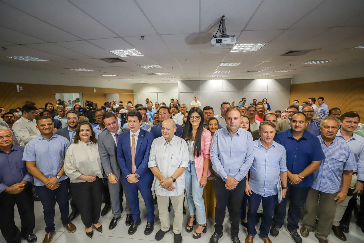 Sílvio Mendes anunciando secretariado