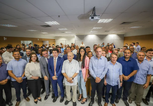 Sílvio Mendes anunciando secretariado