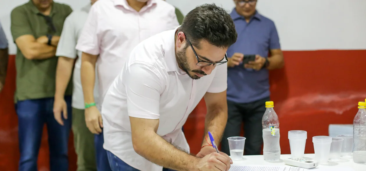 Sócios do River votando para o triênio 2025-2027