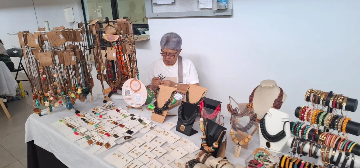 Stand de bijouterias na Oxente Feirinha