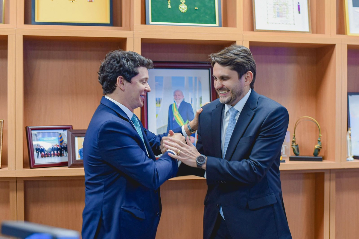 Vereador Victor Linhares (PP-PI) durante encontro com o ministro das Comunicações, Juscelino Filho