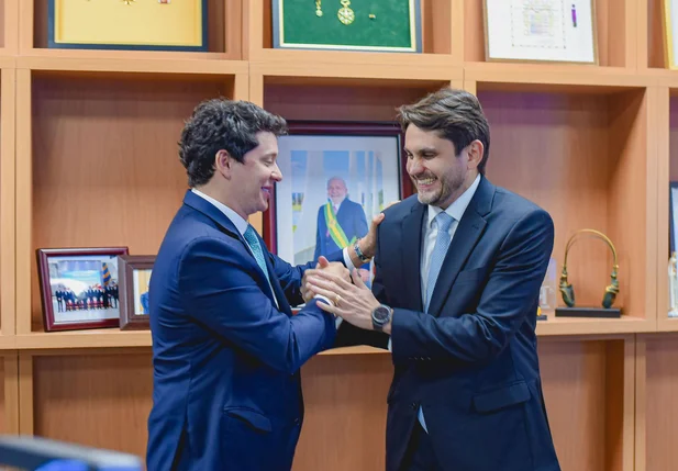 Vereador Victor Linhares (PP-PI) durante encontro com o ministro das Comunicações, Juscelino Filho